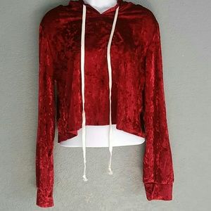 Velvet-like cropped hoodie.